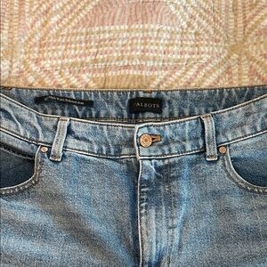 Talbots Women’s Light Blue Relax Fit Jeans. Inseam 29